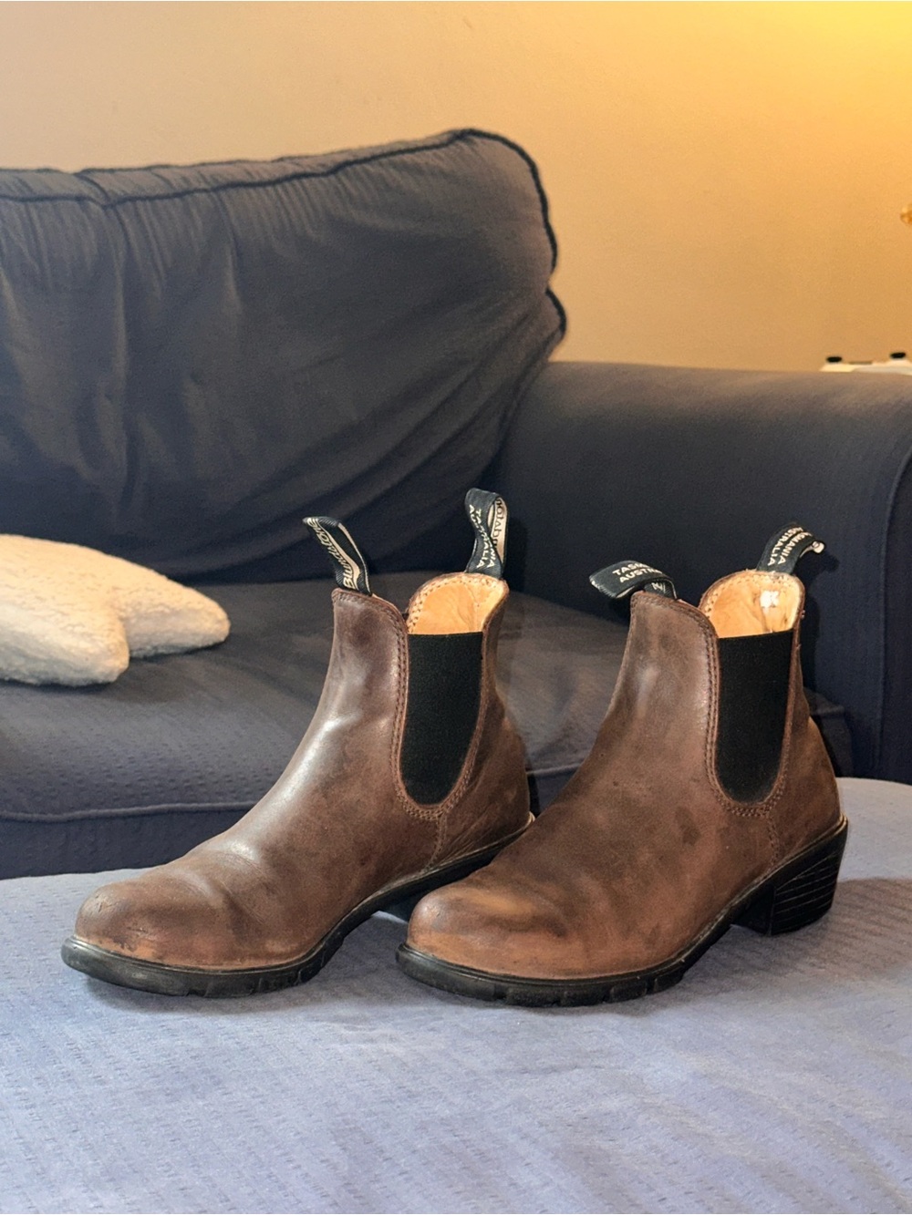 Blundstones Brown Leather Boots for Women - Classic Pull-On Style